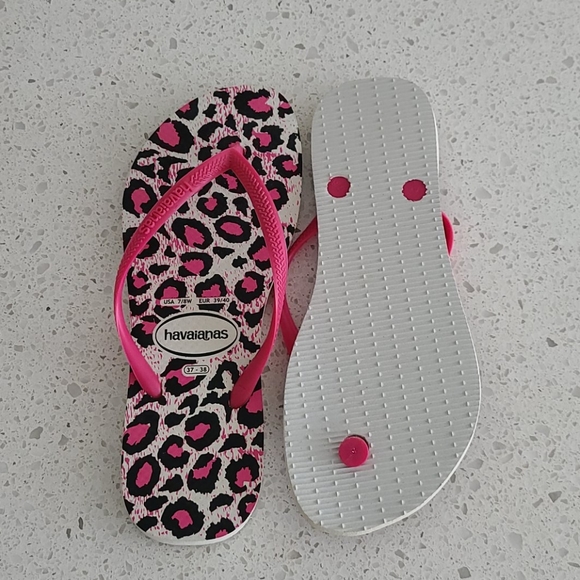 New! Havaianas Pink 🐆 Print Flip Flops. US 7/8 - Picture 2 of 4